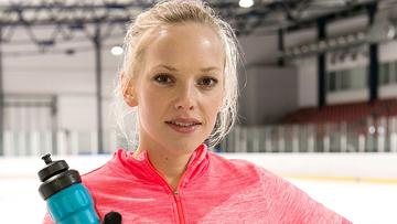 Oktober 2015 bei AWZ die Rolle der Eiskunstläuferin <b>Marie Schmidt</b>. - awz-judith-neumann-spielt-die-eiskunstlaeuferin-marie-schmidt