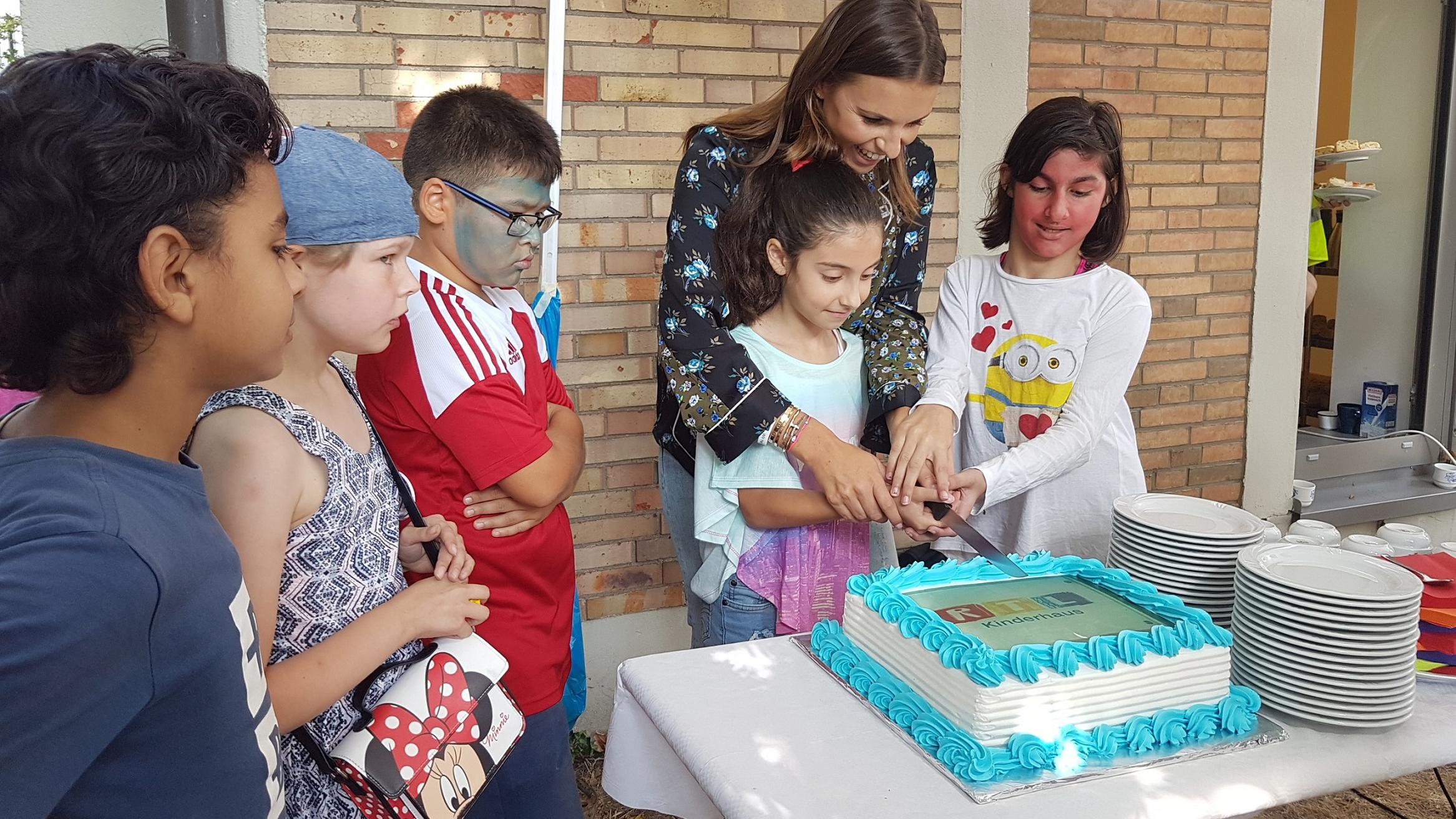 Eröffnung des RTL-Kinderhauses in Bremen mit Projektpatin Laura Wontorra Die gebürtige Bremerin Laura Wontorra freut sich über das neue RTL-Kinderhaus