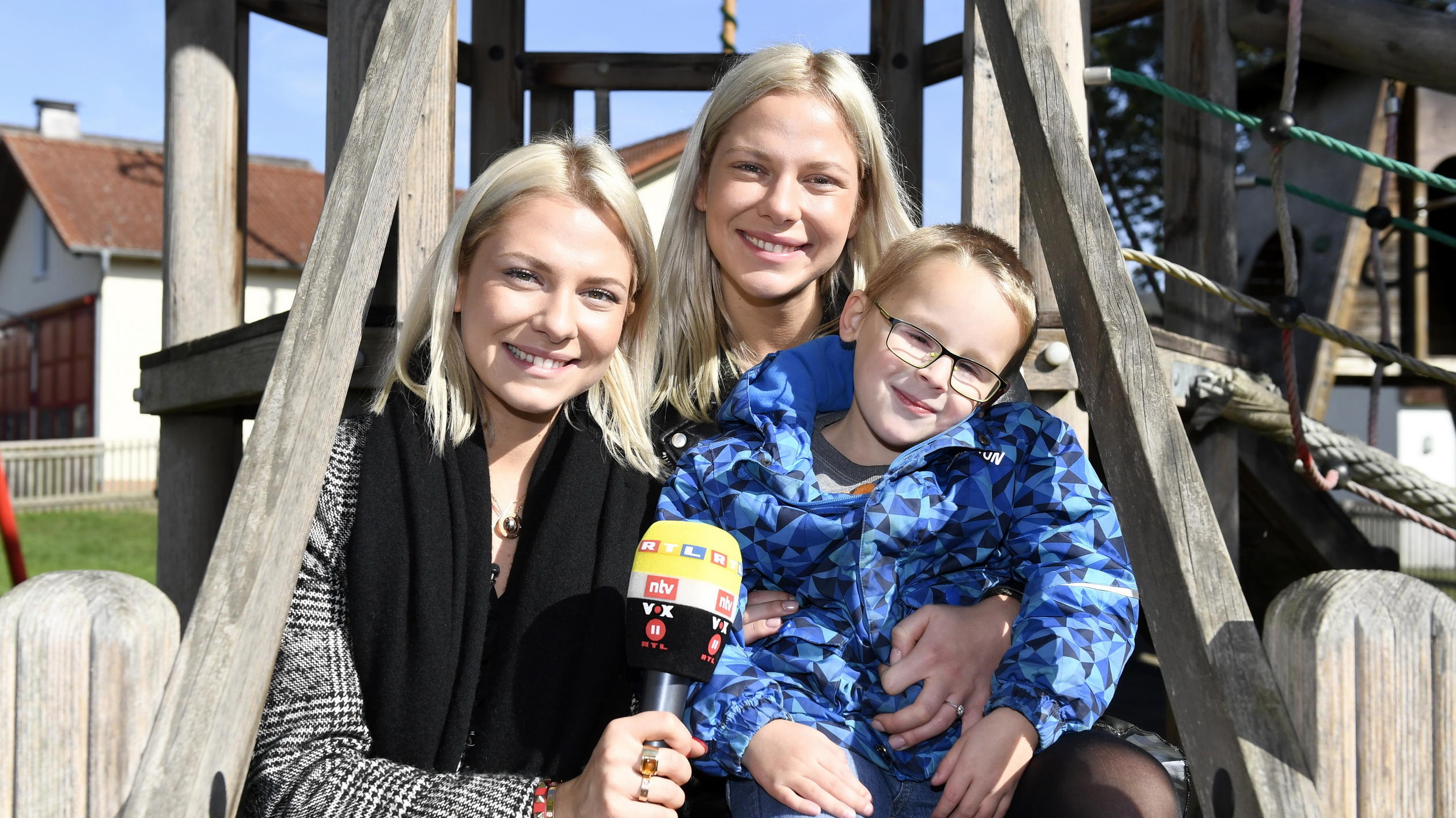 „RTL – Wir helfen Kindern“-Patinnen Valentina und Cheyenne Pahde sagen dem Augenkrebs bei Kindern den Kampf an RTL -Wir helfen Kindern-Patinnen Valentina und Cheyenne Pahde sind zu Gast bei Augenkrebspatient Till.