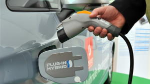 Elektromobilität kommt nicht in Schwung: Erst 7.000 Elektroautos in Deutschland Elektromobilität Treffen Politik Industrie Supercredits