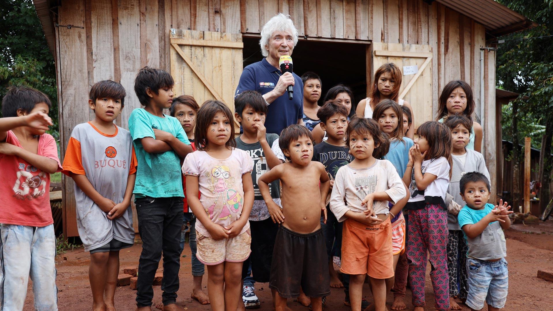 Peter Orloff kämpft als Projektpate von „RTL – Wir helfen Kindern“ für ein besseres Leben für Guarani-Kinder! RTL - Wir helfen Kindern baut gemeinsam mit der Reiner Meutsch Stiftung FLY & HELP zwei Schulen für die Guarani
