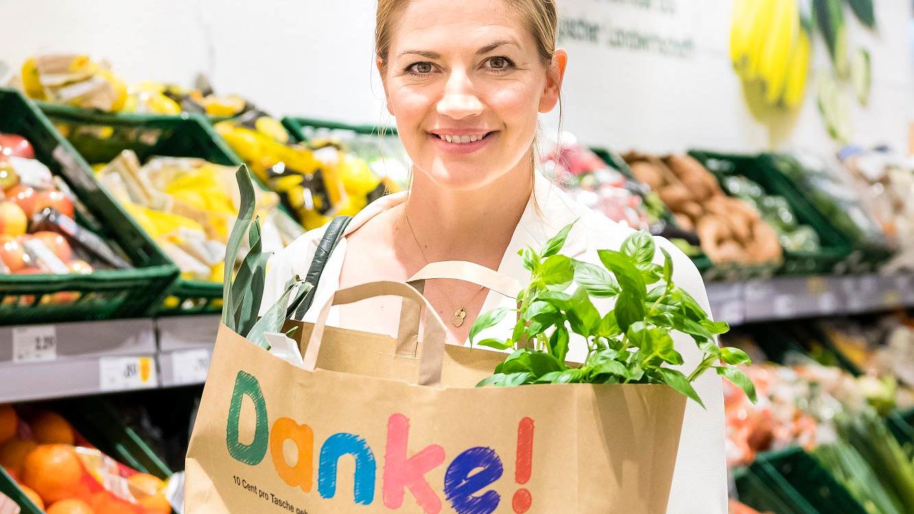 Neu bei Netto: Spendentasche für benachteiligte Kinder 10 Cent jeder verkauften Netto-Spendentasche kommen „RTL – Wir helfen Kindern“ zu Gute.
