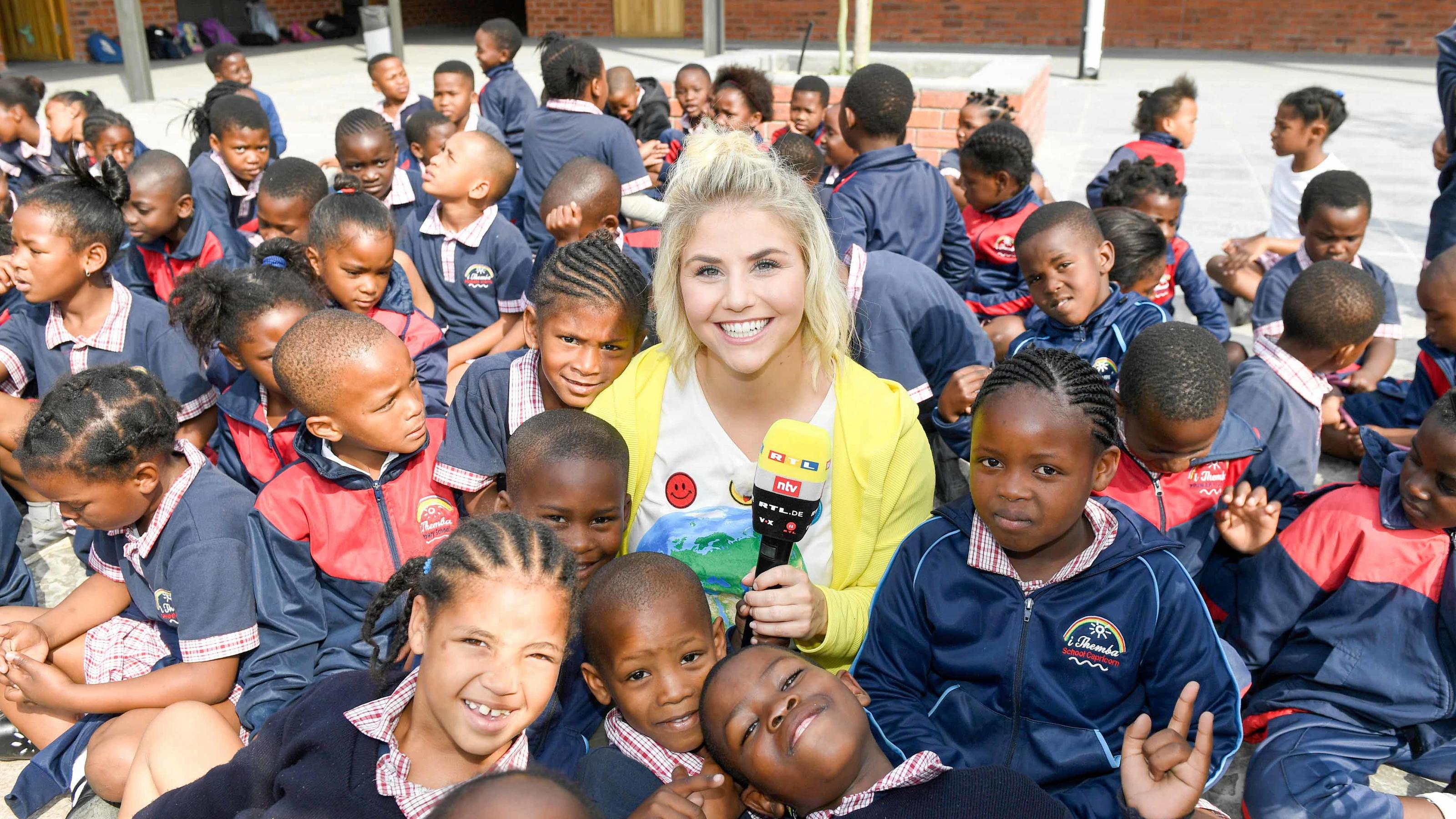 „RTL – Wir helfen Kindern“-Patin Beatrice Egli in Südafrika: „Wir müssen den Kindern Hoffnung geben!“ Beatrice Elgli besucht als Projektpatin für die „Stiftung RTL – Wir helfen Kindern“ dan südafrikanischen Township „Capricorn“ nahe Kapstadt.