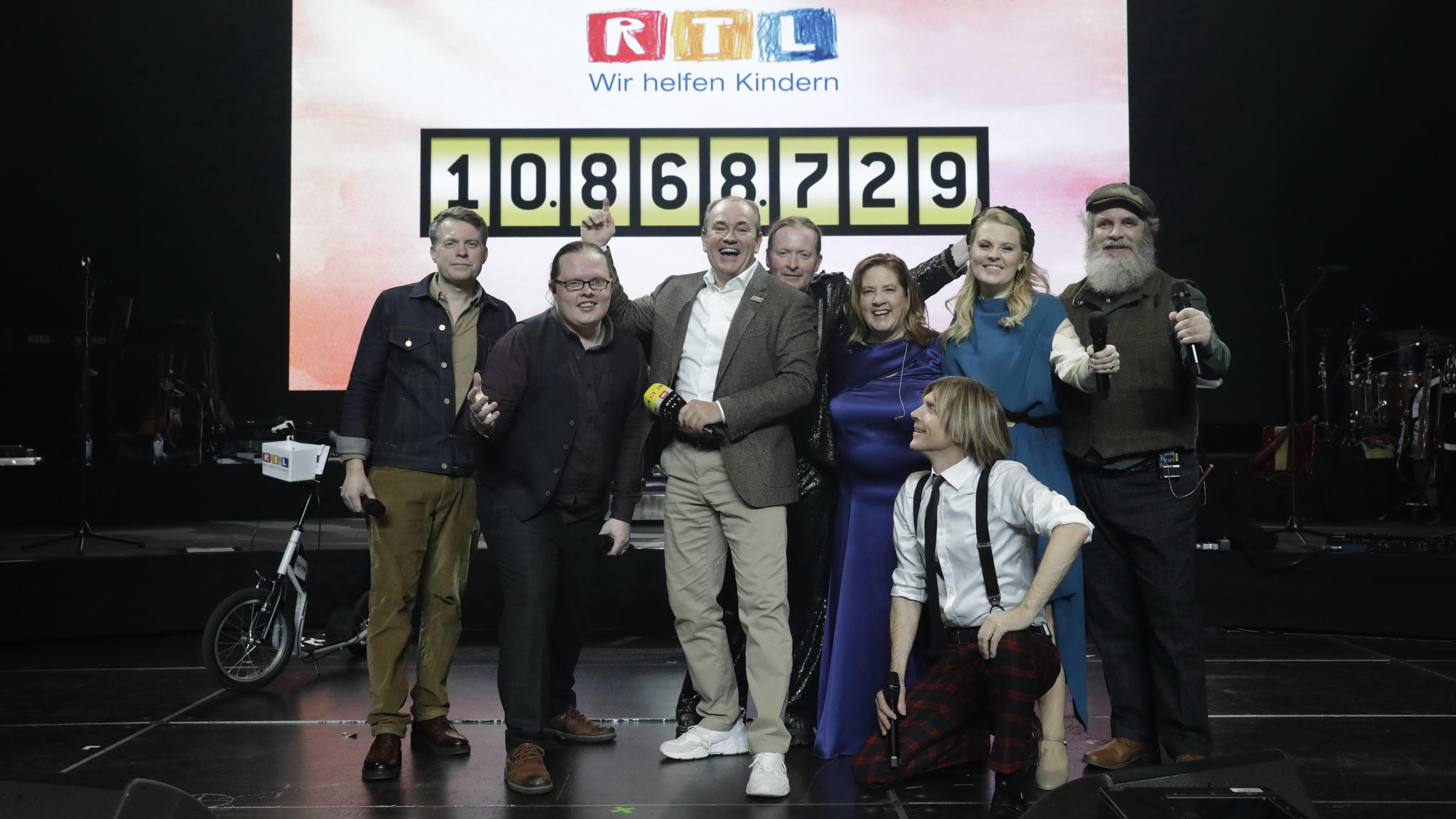 So viel wie noch nie! 10,8 Millionen Euro beim 24. RTL-Spendenmarathon! Wolfram Kons und "The Kelly Family"