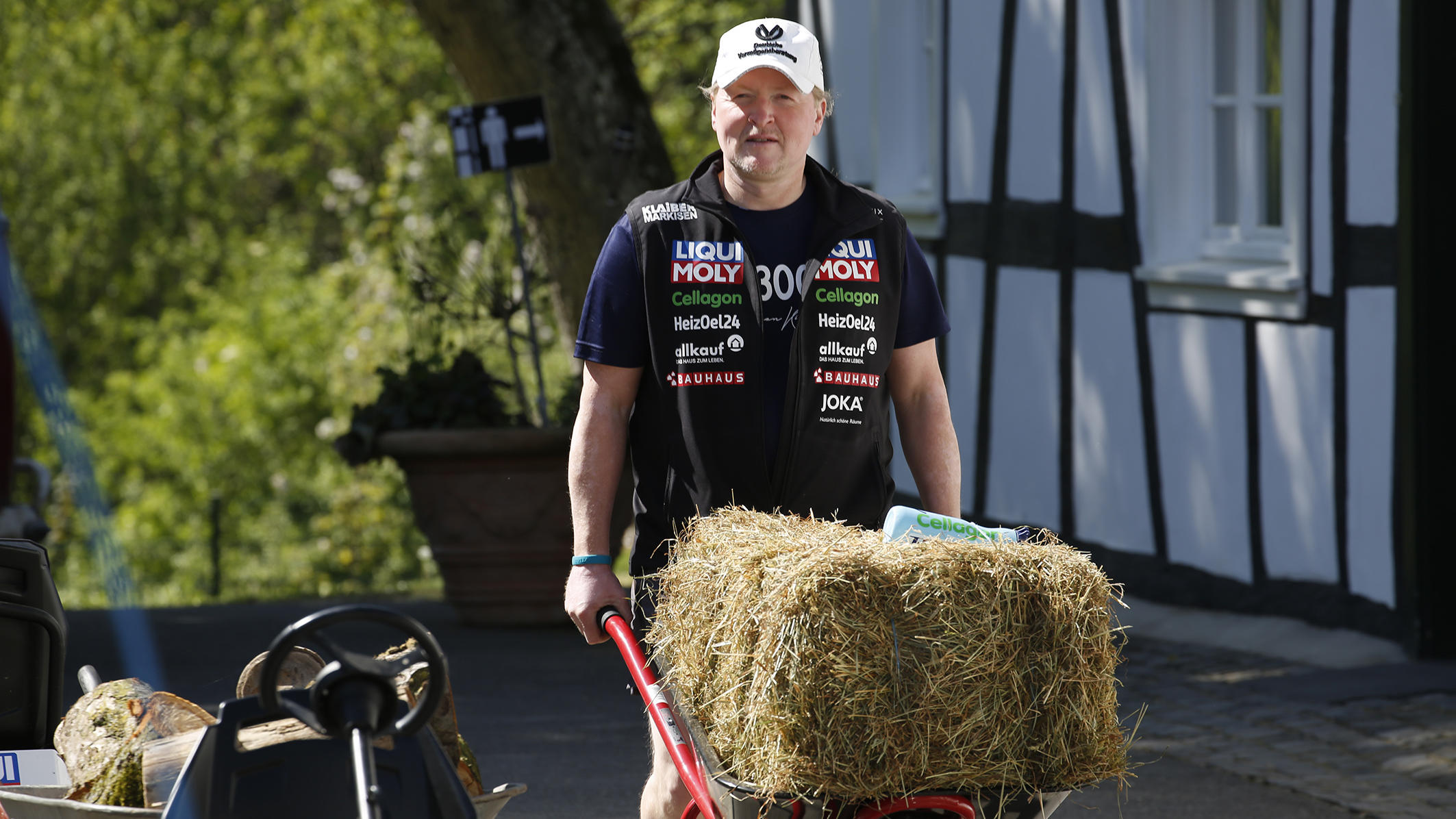 „Gemeinsam gegen Corona – gemeinsam für Kinder“: Joey Kelly startet die „24h Kelly Corona Challenge“ Joey Kelly gibt wie gewohnt alles bei der "24 h Kelly Corona Challenge"