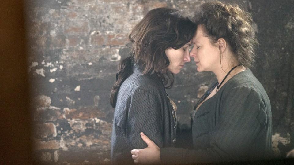 Harlots - Haus der Huren - Staffel 1-3 Nancy Birch (Kate Fleetwood, l.), Margaret Wells (Samantha Morton)