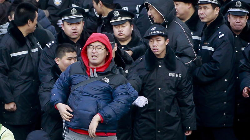 China: Tumulte bei Verkaufsstart von iPhone 4S Tumulte beim Verkaufsstart des neuen iPhones.