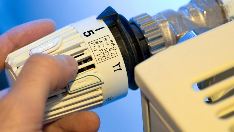 Teure Heizkosten: Deutsche ziehen sich warm an Energiepreise, Heizkosten, Verbraucher