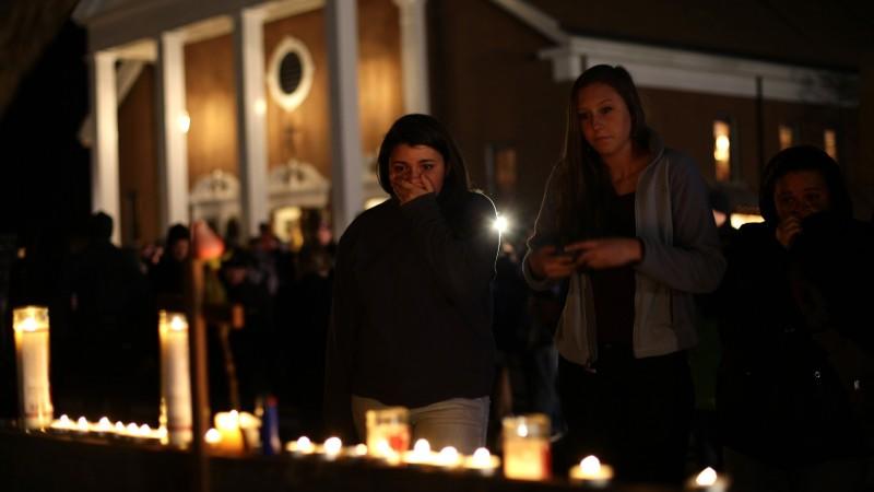 Massaker an US-Grundschule: Amokläufer gab bis zu 100 Schüsse ab Newtown, Connecticut, US-Grundschule, Schießerei