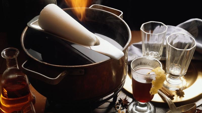 Rezepte für Spekulatius, Kipferl und Feuerzangenbowle Rezepte für Spekulatius, Kipferl und Feuerzangenbowle