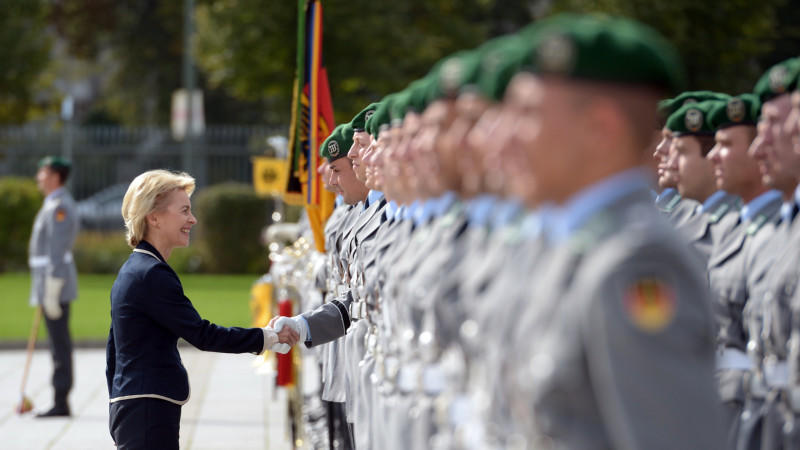 Bundeswehreinsatz zur Sicherung der Waffenruhe in Ostukraine Verteidigungsministerin Ursula von der Leyen