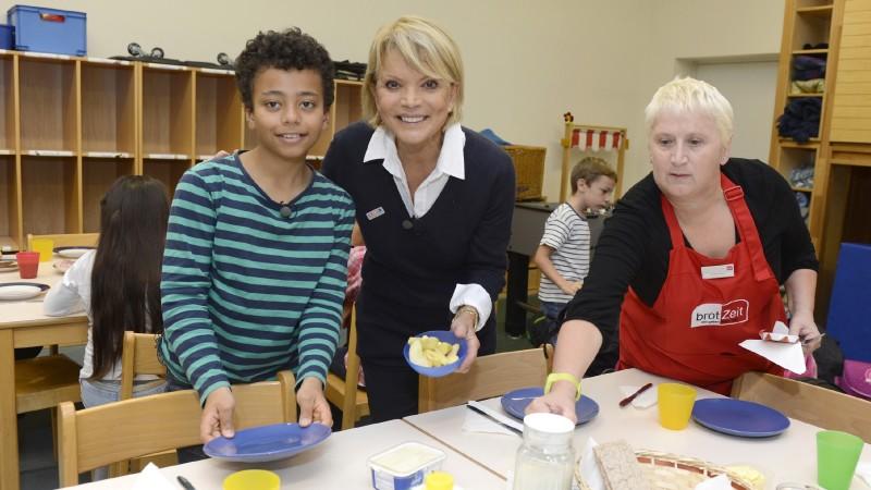 'RTL - Wir helfen Kindern'-Patin Uschi Glas: "Kein Kind soll hungrig in der Schule sitzen müssen!" Projektpatin Uschi Glas unterstützt die Aktion brotZeit.