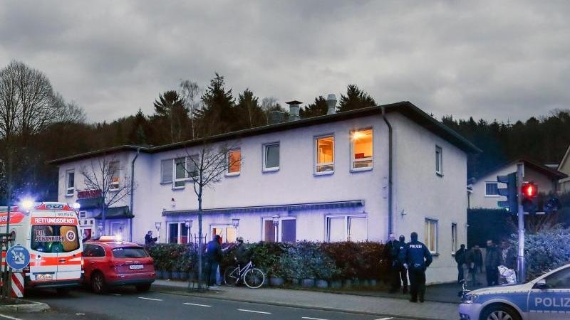 Kinder von eigenem Vater aus dem Fenster geworfen: Wollte er sie töten? 35-Jähriger vor Gericht Flüchtlingsunterkunft in Lohmar