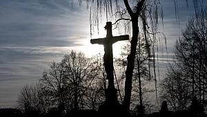 Beerdigung: So sparen Sie würdevoll Tod und Sterben gehören sicher zu den größten Mysterien in unserem Leben. Ein noch größeres Mysterium ist höchstens noch die Preisgestaltung der Bestatter.