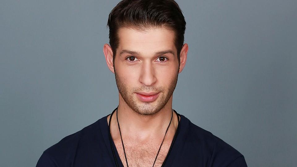 AWZ: Igor Dolgatschew spielt Deniz Öztürk AWZ-Star Igor Dolgatschew