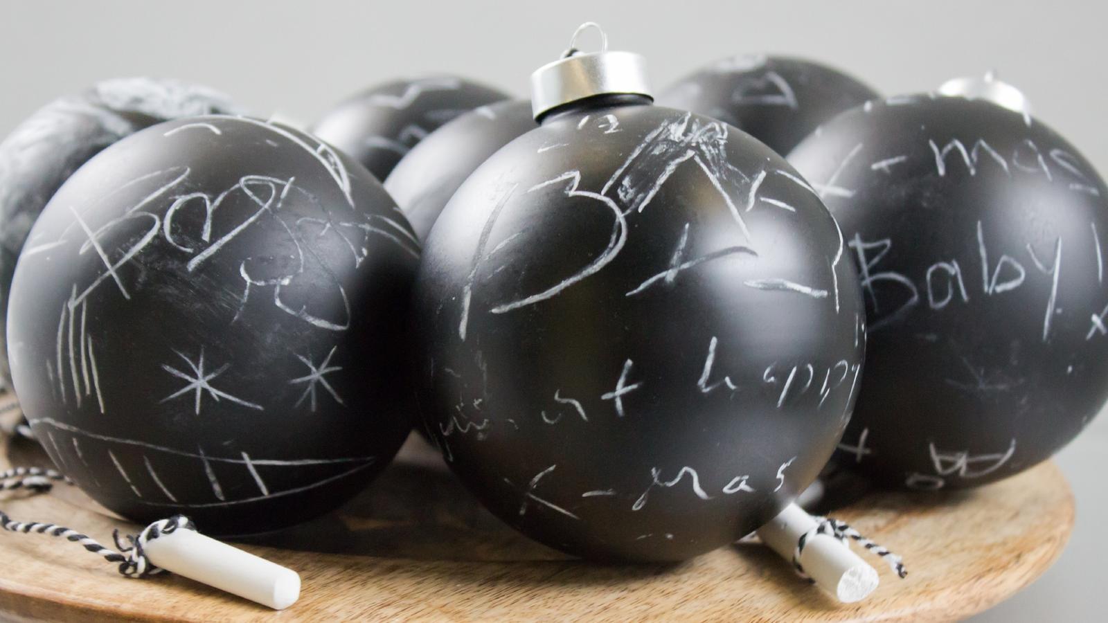 Für den guten Zweck: „Sing meinen Song“-Weihnachtsschmuck ersteigern! Signierte Weihnachtskugeln für den guten Zweck