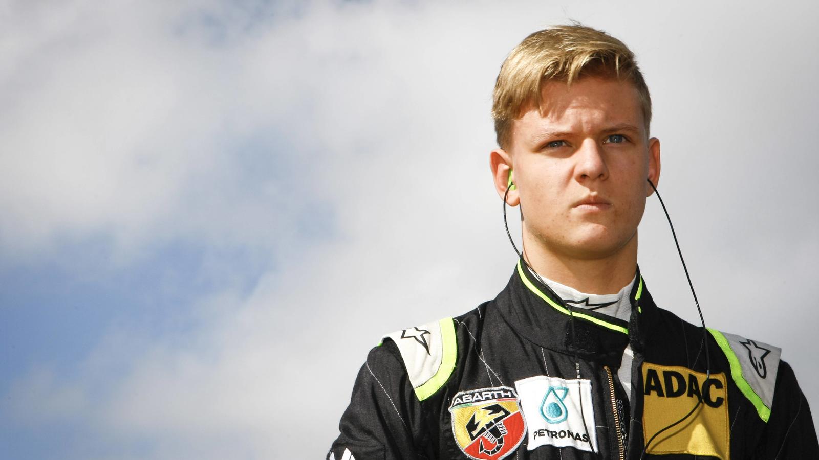 Toto Wolff: Viele Teams beobachten Mick Schumacher - Mercedes ebenfalls ADAC Formel 4 - 6. Event 2015 - Sachsenring, GER - 25 Mick Schumacher - Team Van Amersfoort Racing - Foto: HOCH ZWEI / Gruppe C xTUxADAC Formula 4 6 Event 2015 Sachsenring ger 25 Mick Schumacher team van Amersfoort Racing Photo vertical two Group C x