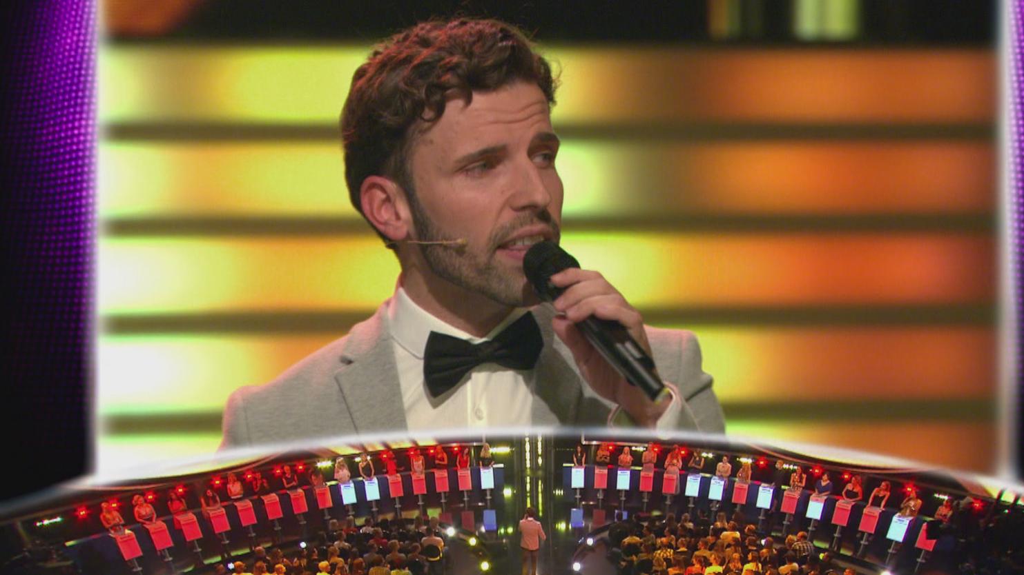 Take Me Out 2017: Benjamin singt sich direkt in Scherins Herz "Take Me Out"-Kandidat Benjamin singt mit viel Gefühl, um die Herzen der Ladys zum Schmelzen zu bringen.