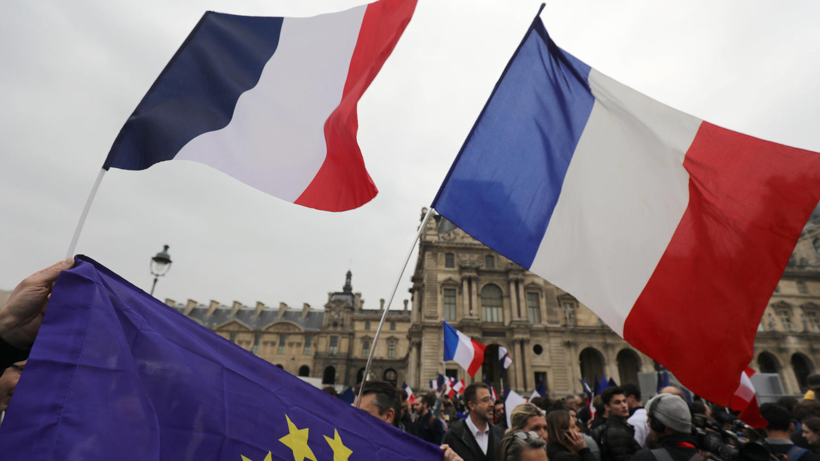 Pro-Europäer Macron gewinnt Präsidentenwahl in Frankreich