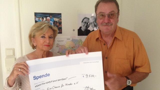 9.500 Euro an „Dalits. Eine Chance für Kinder e.V." von „RTL – Wir helfen Kindern“ Achim Tirocke und Karen Ulderup.
