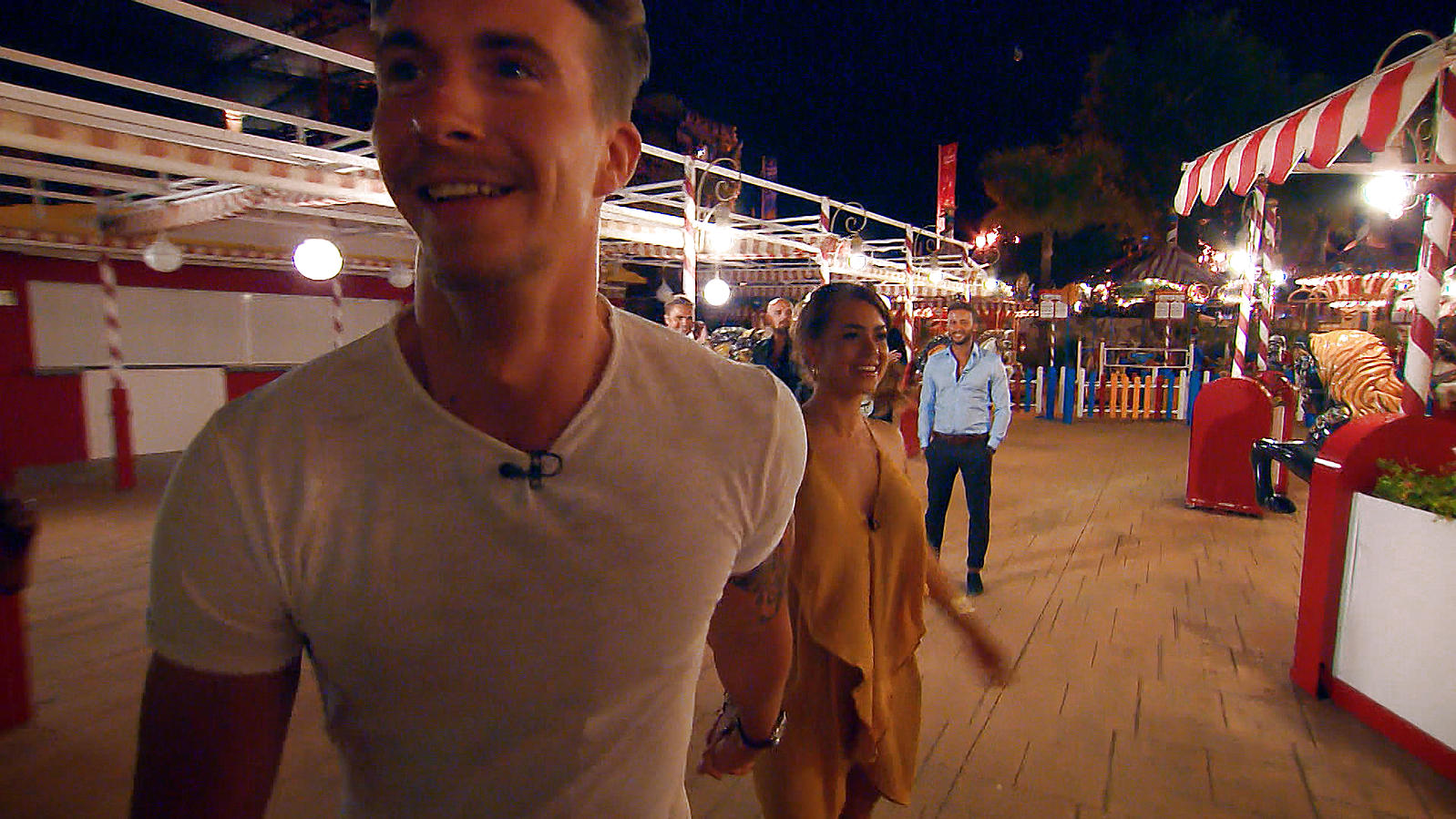 Der Kampf um Jessica wird härter: Welche drei Männer können die Bachelorette überzeugen? Keine Einzeldates mehr - von wegen. Davids Kämpferherz ist geweckt. Kurzerhand schnappt er sich Jessica. Was hat er vor?