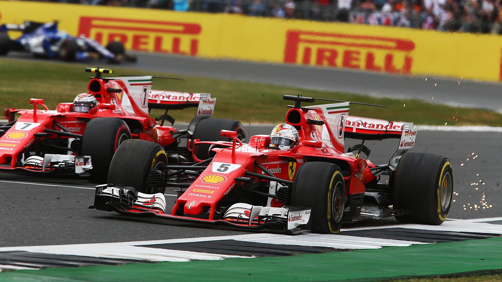 Formel 1: Mercedes überzeugt in Silverstone - Sebastian Vettel und Ferrari unter Druck Silverstone, Northamptonshire, UK. Saturday 15th July 2017. Sebastian Vettel, Ferrari SF70H suffers a puncture World T Images PUBLICATIONxINxGERxSUIxAUTxHUNxONLYSilverstone Northamptonshire UK Saturday 15th July 2017 Sebastian Vettel Ferrari suffers