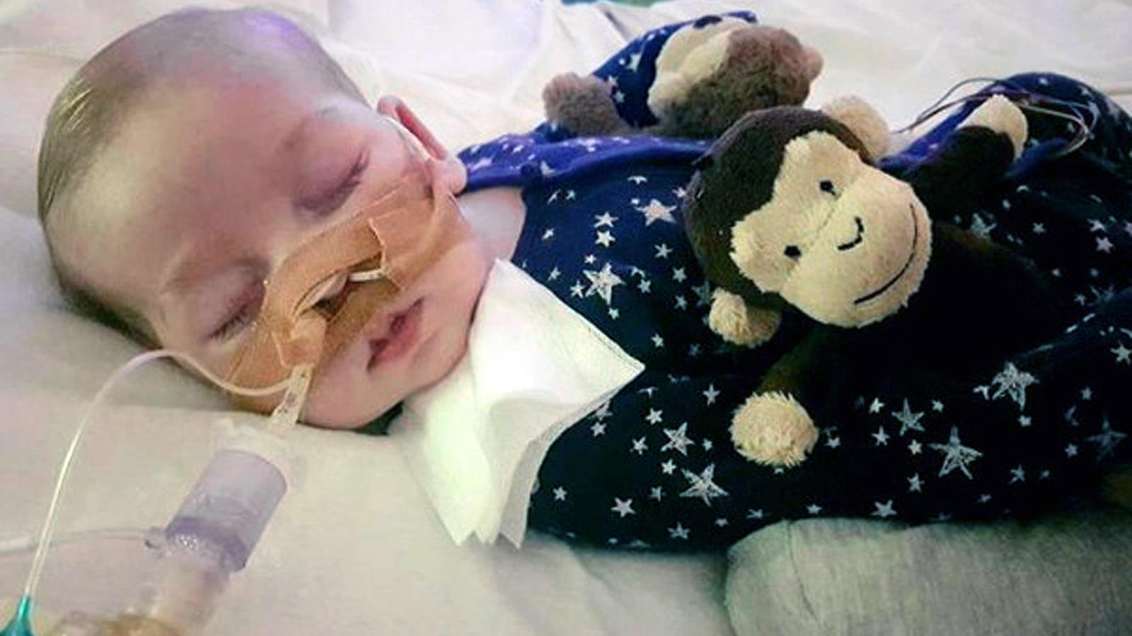 Die letzte Hoffnung: US-Arzt glaubt, Baby Charlie retten zu können! HANDOUT - Das undatierte Foto zeigt das todkranke britische Baby Charlie Gard. Ein Gericht in Großbritannien wertet am 10.07.2017 neues Material aus, um zu entscheiden ob der todkranke Charlie mit einer experimentellen Therapie behandelt werden darf.