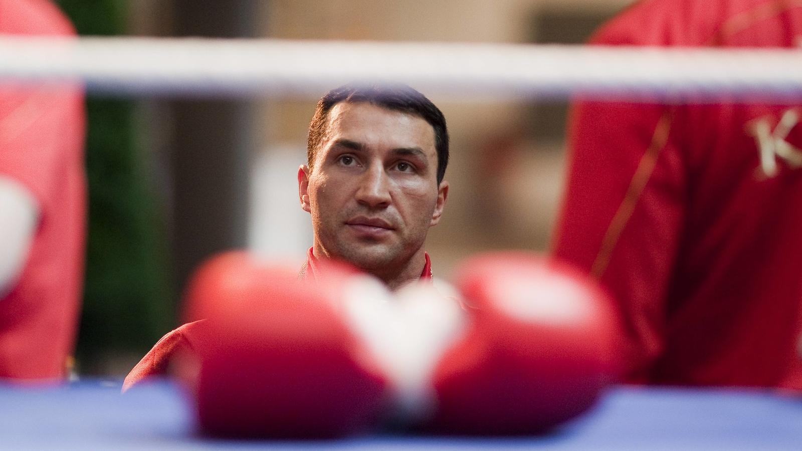 Wladimir Klitschko enthüllt: So hart war sein Rücktritt vom Boxen Bildnummer: 05643753 Datum: 17.03.2010 Copyright: imago/Moritz MüllerDüsseldorf, 17.03.2010 Wladimir Klitschko (UKR); Boxen Herren WM IBF WBO IBO öffentliches Pressetraining Training Einzelbild vdig xsp 2010 quer premiumd xint Boxen Schwergewicht W