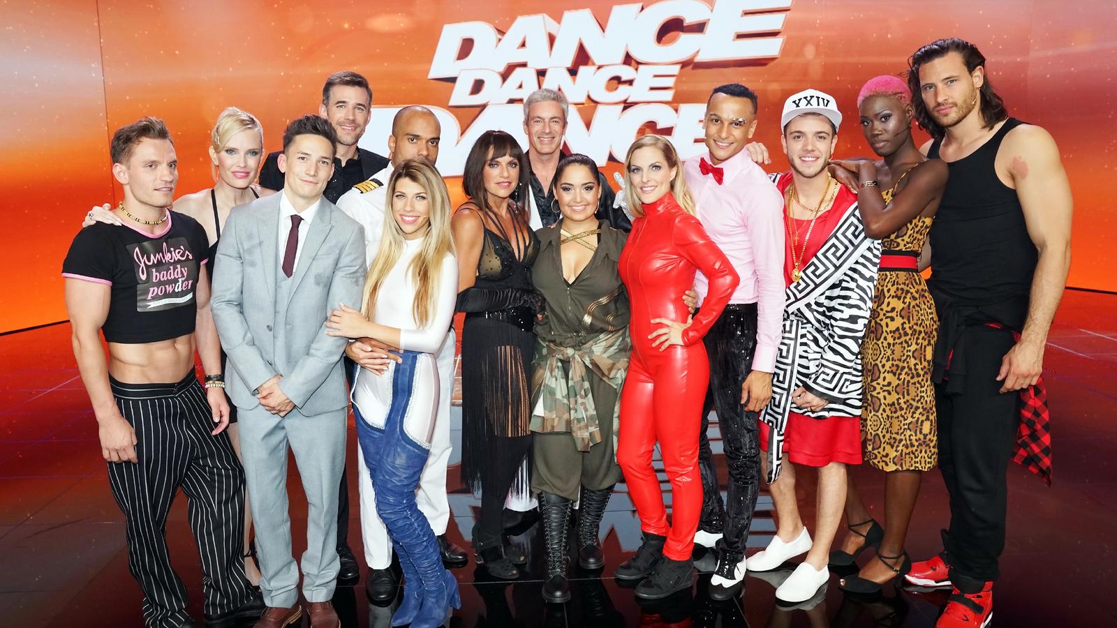 Dance Dance Dance 2017: Diese Tänze zeigen die Promi-Duos in der zweiten Show V.l.: Kunstturner Andreas Bretschneider, Moderatorin, Schauspielerin und Model Mirja du Mont, Kunstturner Marcel Nguyen, Schauspieler Jo Weil, Ex-Fußball-Nationalspieler David Odonkor, Suzan Odonkor, SchauspielerChristine Neubauer, Schauspieler Gedeo