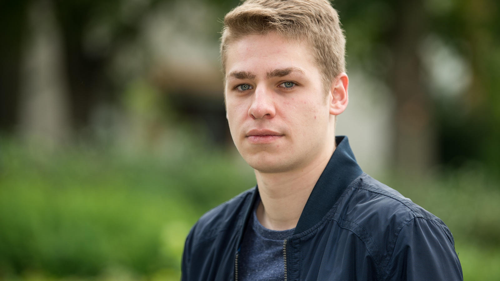 Junger Pfleger bringt Angela Merkel ins Schleudern: "Da haben Sie in Ihrer Amtszeit nicht viel getan" Der Krankenpfleger Alexander Jorde schaut am 12.09.2017 in Hildesheim (Niedersachsen) in die Kamera. Alexander Jorde hat am Montagabend in der ARD-Sendung «Wahlarena» Angela Merkel für das Programm der CDU kritisiert. Der Fachkräftemangel in der Bran