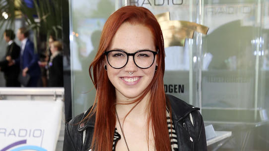 Granny-Bob: Stefanie Heinzmann überrascht mit neuem Look Keine rote Mähne mehr: Stefanie Heinzmann hat sich total verändert