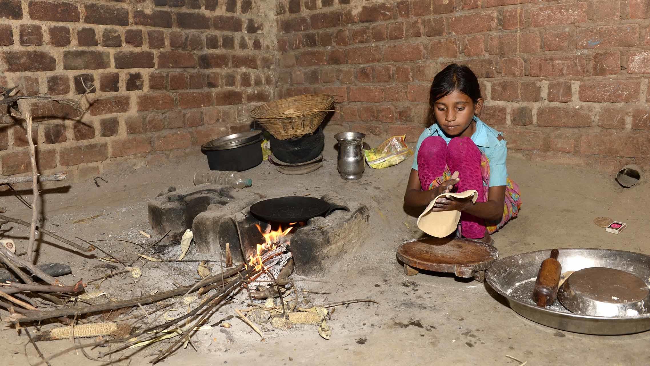 In Zusammenarbeit mit helpalliance: Bildung und Gesundheit für benachteiligte Kinder in Zentralindien Der indische Bundesstaat Madhya Pradesh ist eine der ärmsten Gegenden der Welt. Hier le-ben rund 72,6 Millionen Einwohner, davon sind 44nalphabeten. Unter allen Bundesstaaten Indiens weist Madhya Pradesh den drittgrößten Anteil (45an Menschen auf,