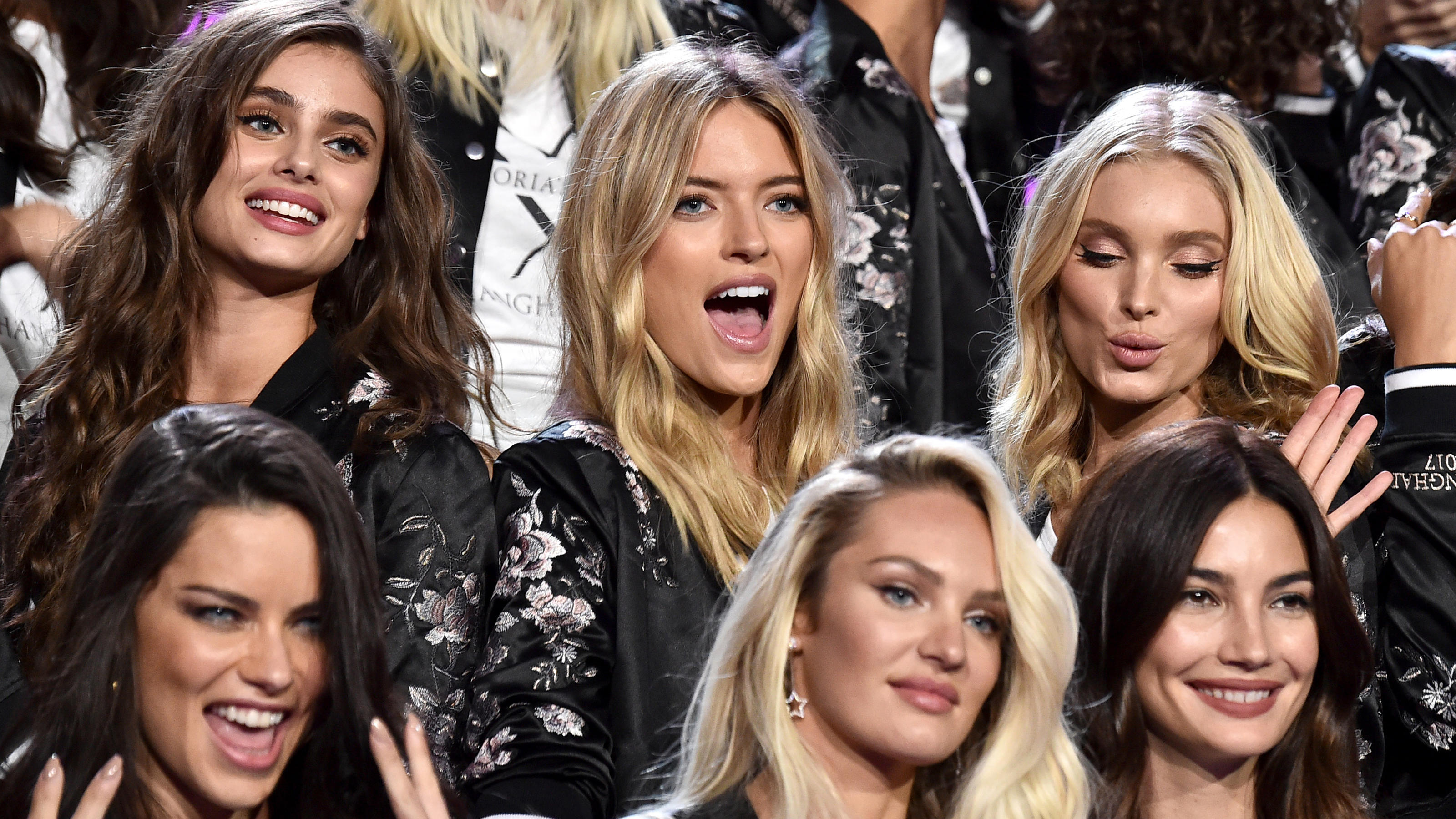 Victoria's Secret Fashion Show 2017 SHANGHAI, CHINA - NOVEMBER 18: Victoria's Secret models Taylor Hill, Martha Hunt, Elsa Hosk, Andriana Lima, Candice Swanepoel and Lily Aldridge pose during the All Model Appearance At Mercedes-Benz Arena on November 18, 2017 in Shanghai, China. (P