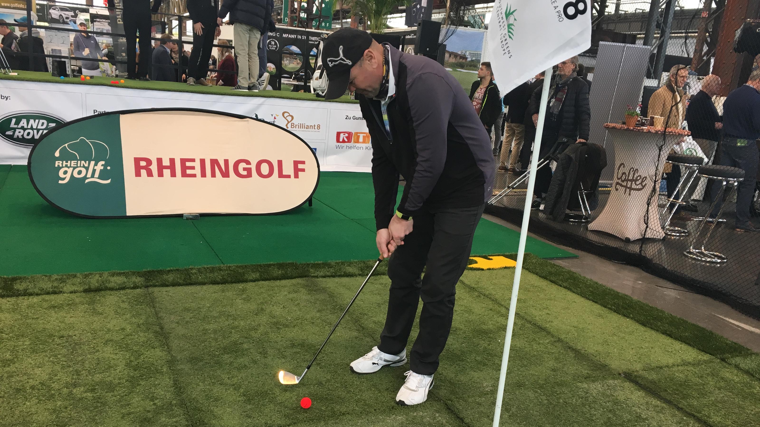 Rheingolf Messe Düsseldorf: Golfen für den guten Zweck Viele Promis setzen sich auf der Rheingolf Messe für Not leidende Kinder ein.