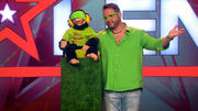 Frank Lorenz bringt mit Affe Charly die Jury zum Brüllen Frank Lorenz bringt mit Affe Charly die Jury zum Brüllen