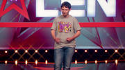 Yauheni Kaplan singt "TV Makes A Superstar" Yauheni Kaplan singt "TV Makes A Superstar"