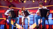 Stefan, Nina und Jovica überraschen am Akkordeon Stefan, Nina und Jovica überraschen am Akkordeon