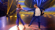 Eric Stehfest und Oana Nechiti zeigen eine heiße Salsa Eric Stehfest und Oana Nechiti zeigen eine heiße Salsa