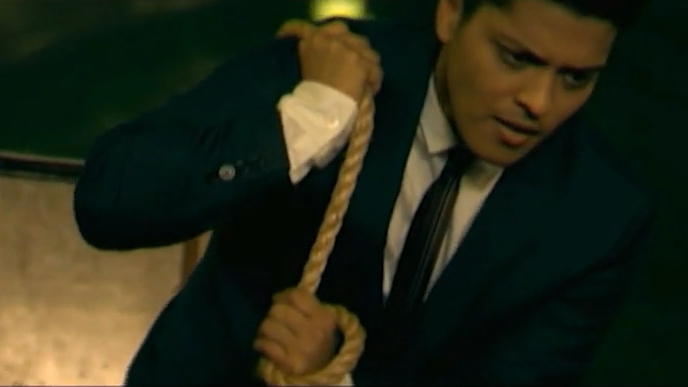Er musste von der Bühne flüchten Bruno Mars im Feuerinferno