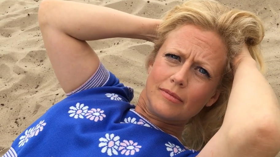 Die Moderatorin bereut das heute. Barbara Schöneberger war nie Single