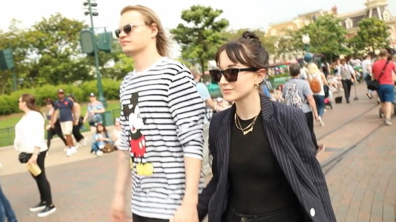 Liebesjubiläum im Disneyland Wilson Gonzalez Ochsenknecht mit Freundin