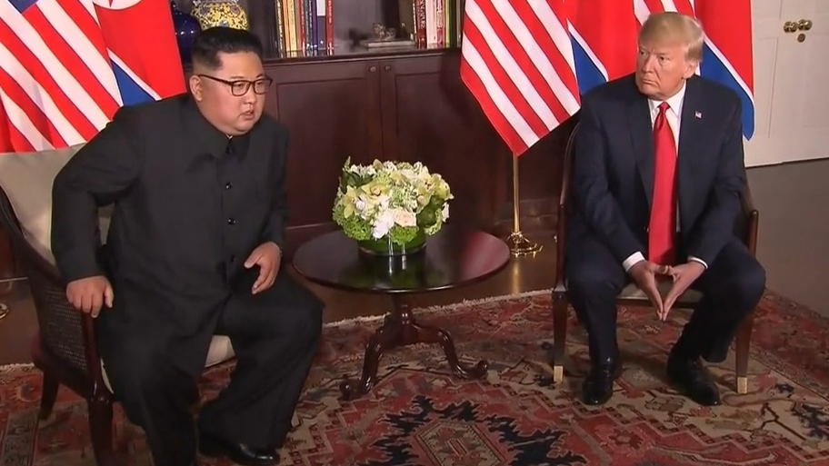 Historischer Handshake Trump und Kim treffen sich in Singapur
