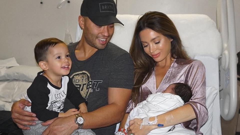 Sixpack-Mom Sarah Stage zwei Wochen nach der Geburt