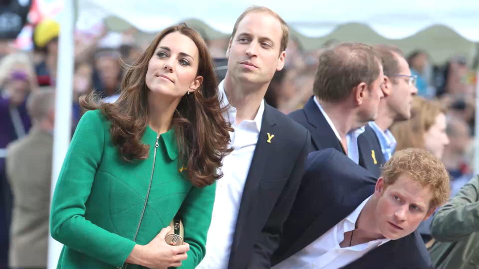 Prinz Harry: Seine Zeiten als fünftes Rad am Wagen Prinz Harry, William und Kate: Ihre lustigsten Momente