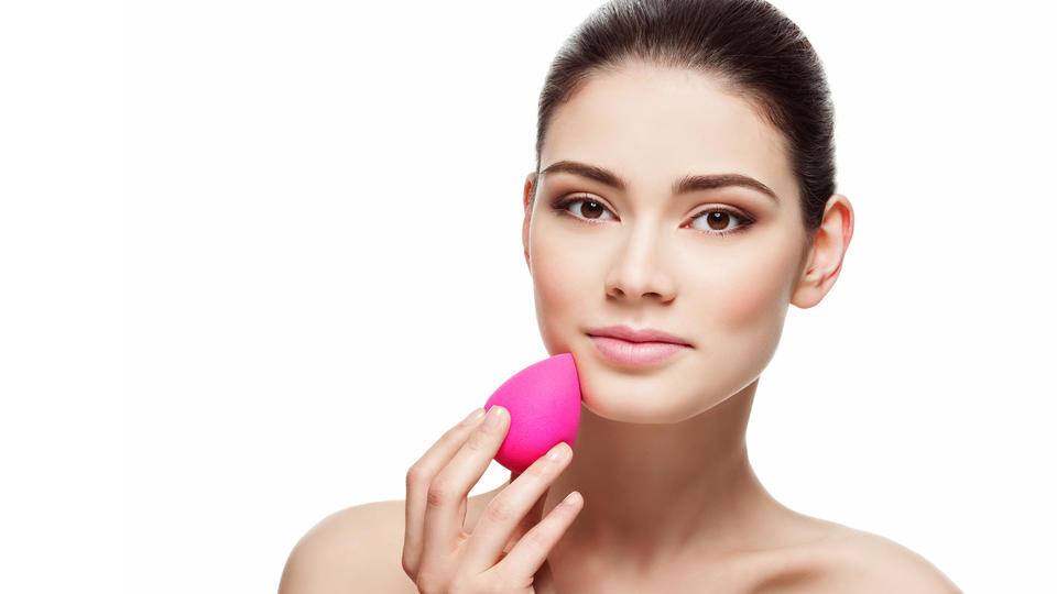 Beauty-Blender, Make-up-Pinsel und -Schwamm im Test Womit lässt sich Foundation am besten auftragen?