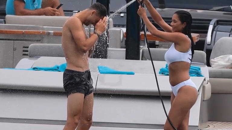 Zwischen den beiden geht es heiß her Nicole Scherzinger und ihr Tennis-Profi