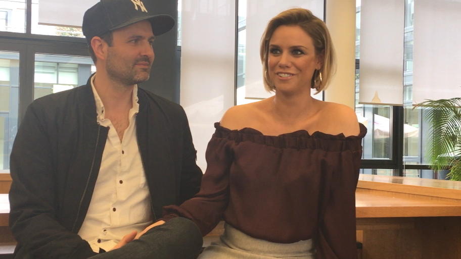 Im Baby-Interview: Sandra Kuhn und ihr Mann Sandra Kuhn und ihr Mann im Baby-Interview