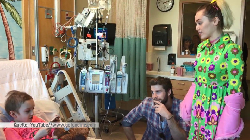 Dieses Mädchen rührt den Superstar zu Tränen Miley Cyrus und Liam Hemsworth besuchen Kinderkrankenhaus
