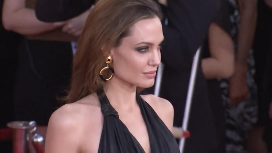 Angelina Jolie ist sauer Vorwurf: Brad Pitt zahlt keinen Unterhalt für die Kinder