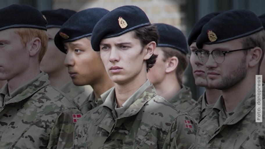 Will der Däne als Model durchstarten? Prinz Nikolai bricht Militärausbildung ab